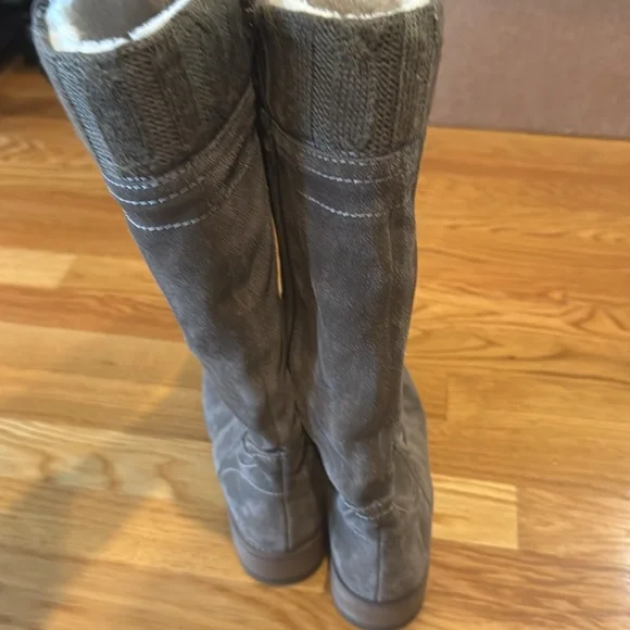 Stylish Tan Suede Knee-High Boots - Picture 3 of 5